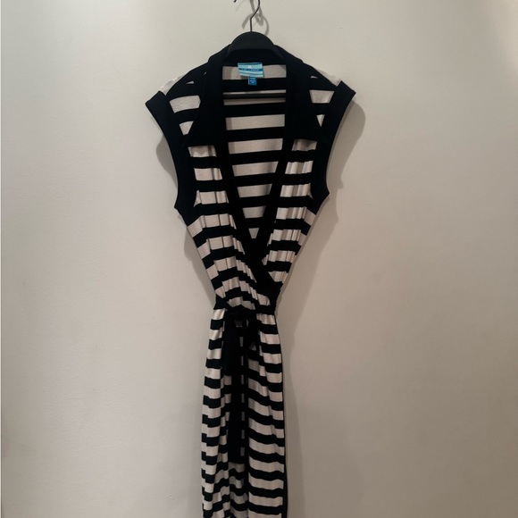 Liz Lange Black and Cream Striped Dress.
Vintage now! Size 3 Maternity = M/L - Picture 8 of 13